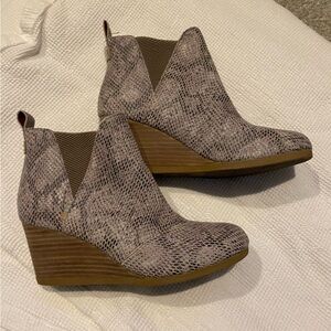 Tom’s Snake Print Wedge Bootie Sz 6.5